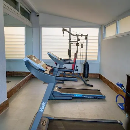 מלון Parador Beach Hotel All Inclusive אלאניה