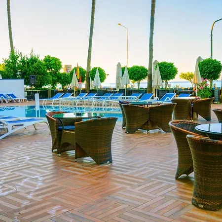 מלון Parador Beach Hotel All Inclusive 3*