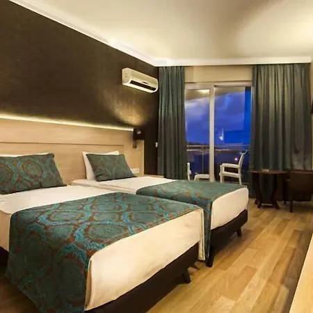 Parador Beach Hotel All Inclusive 3* אלאניה