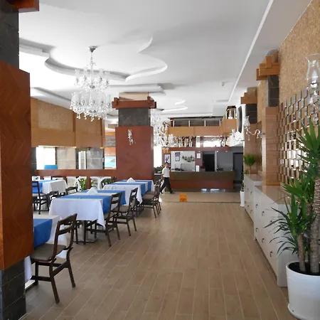 Parador Beach Hotel All Inclusive מלון אלאניה