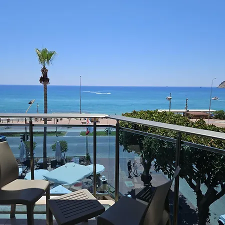 מלון Parador Beach Hotel All Inclusive אלאניה