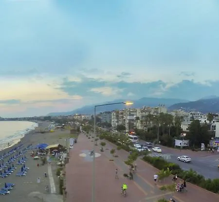 Parador Beach Hotel All Inclusive 3* אלאניה