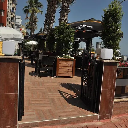 Parador Beach Hotel All Inclusive 3* אלאניה